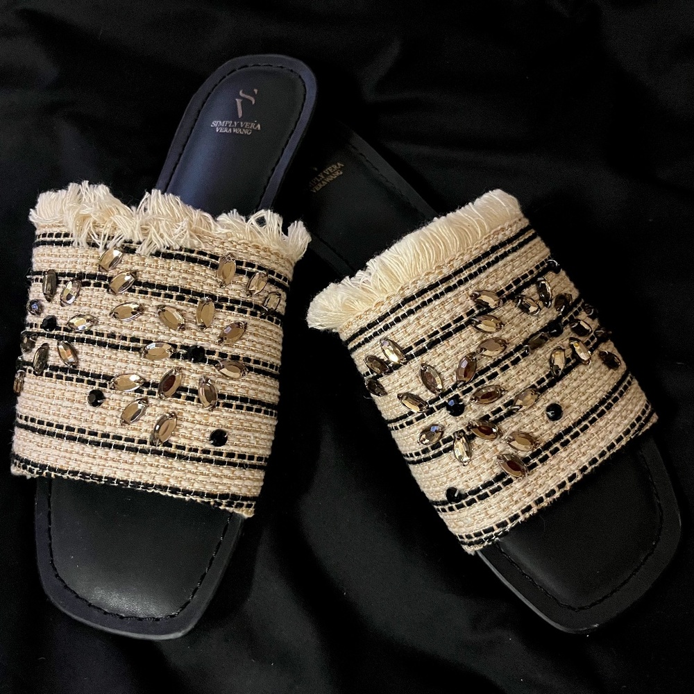 BRAND NEW "VERA WANG" WOMEN'S SANDALS!!!